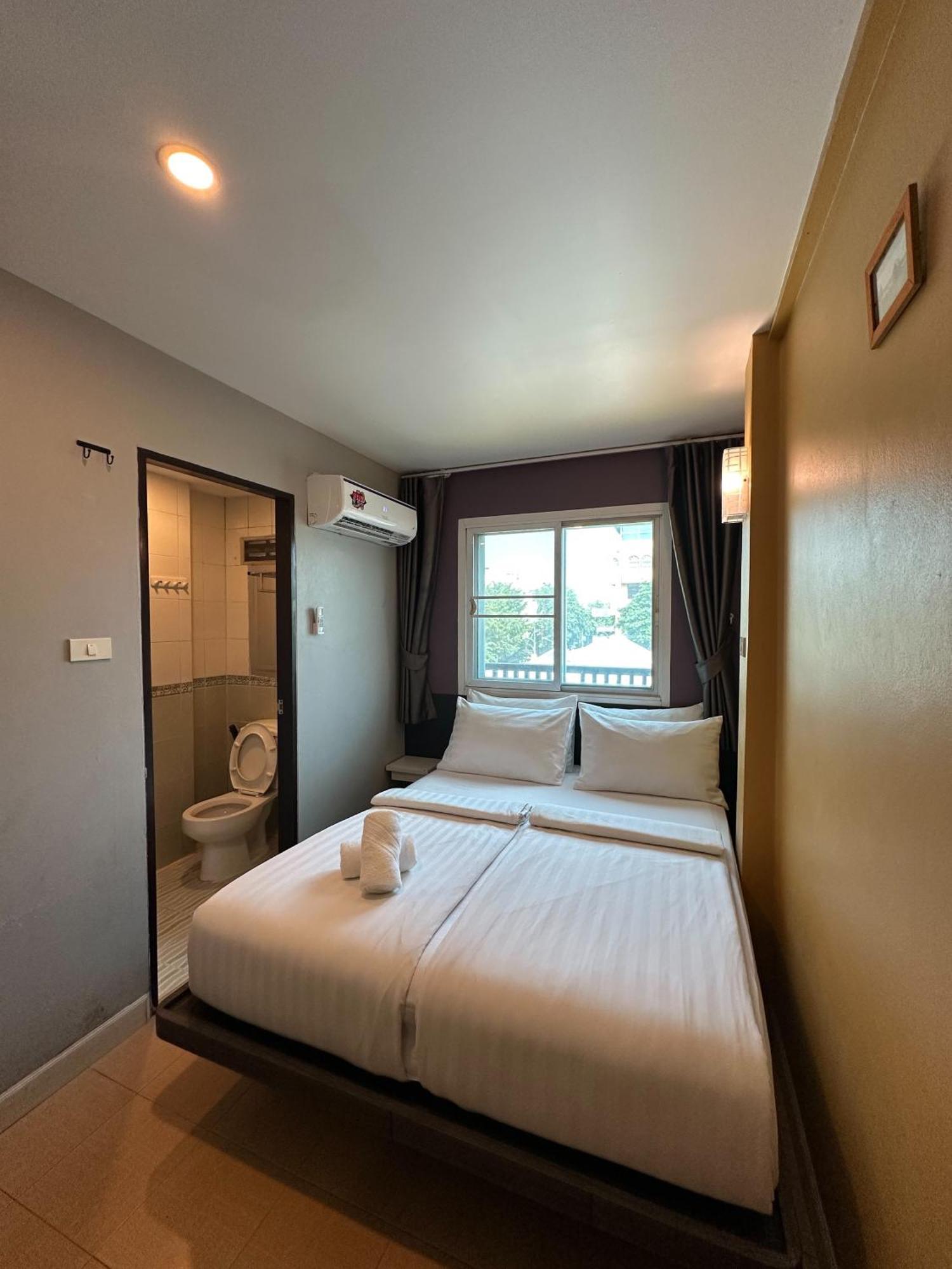 Bbhouse Phra Athit Hotel Bangkok Buitenkant foto